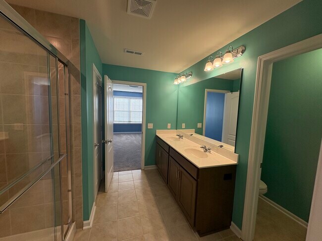 Building Photo - 1044 Crest Oak Ln