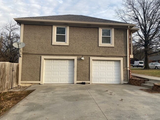 Building Photo - {10240}  Renovated Home in Cherry Hills+ H...