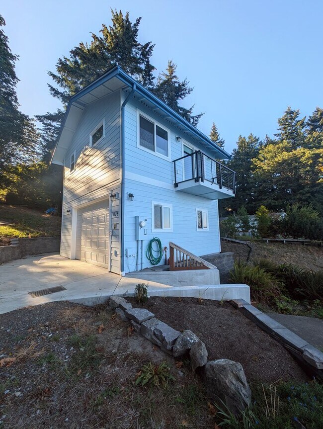 Building Photo - 1525 Colchester Dr E