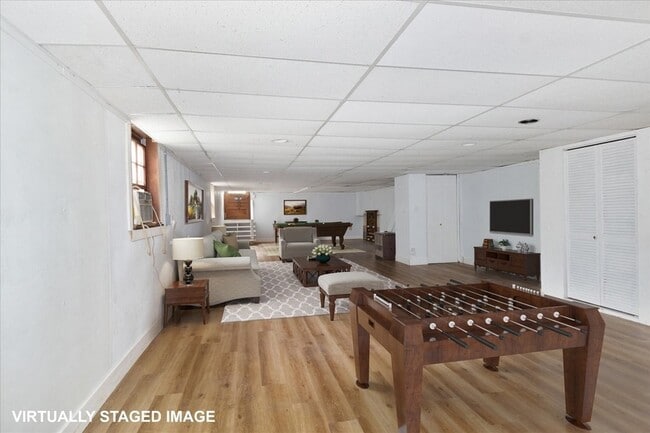 Building Photo - 204 Lake Cir Dr