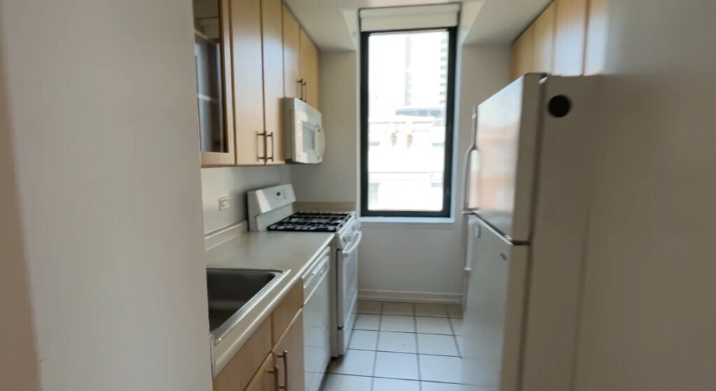 Building Photo - 2 S End Ave