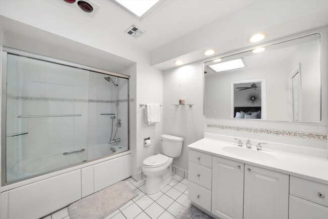 Building Photo - 5238 Pratt Ave