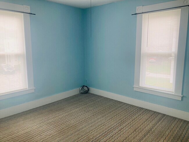 Building Photo - 5 Kirk St