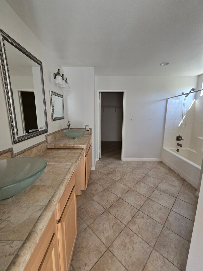 Building Photo - 40429 Maravilla Dr