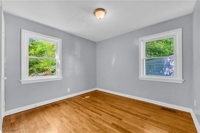 Building Photo - 3264 E 149th St