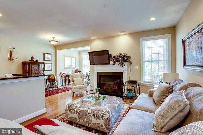 Building Photo - 47571 Royal Burnham Terrace