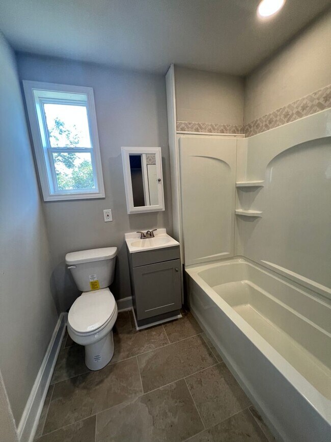 Building Photo - Renovated 2 Bed 2 Bath Lake Charles