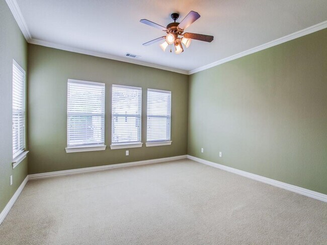 Building Photo - 3717 W Beverly Dr