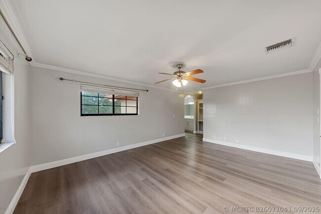 Building Photo - 476 NW 38th Terrace