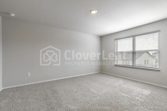 Building Photo - 2433 Ayers Dr