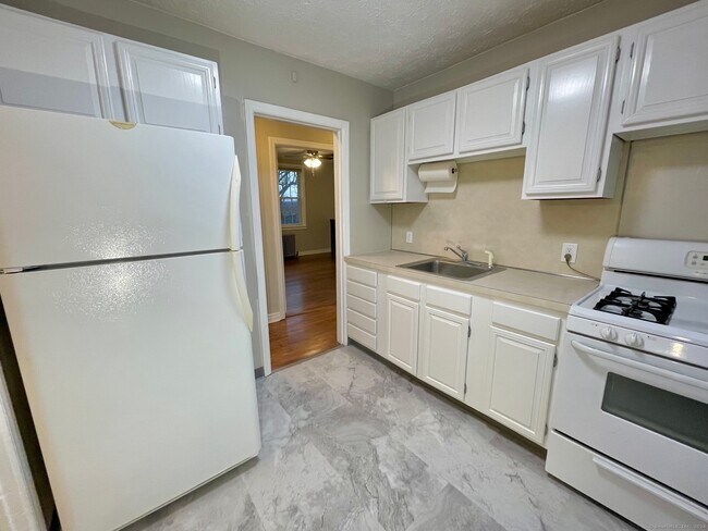 Building Photo - 31 Garden Dr