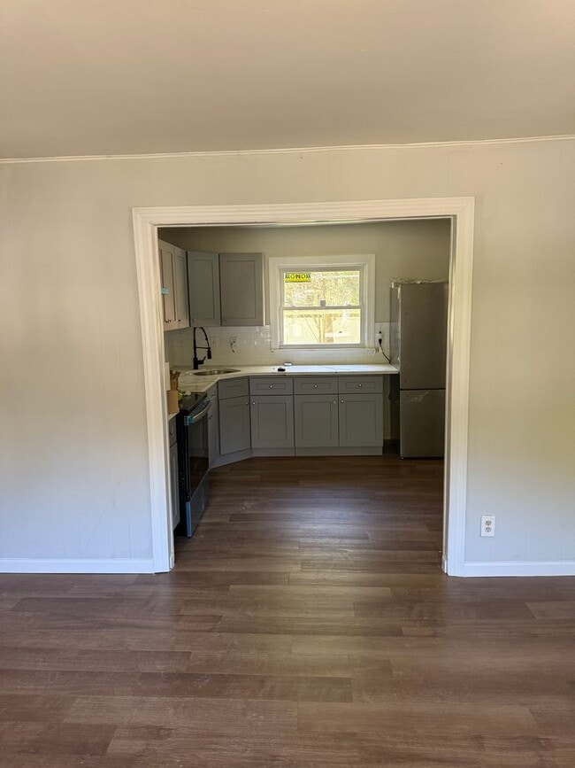 Building Photo - Turn-Key 4 Bedroom Home with Spacious Backyard – Coram, NY