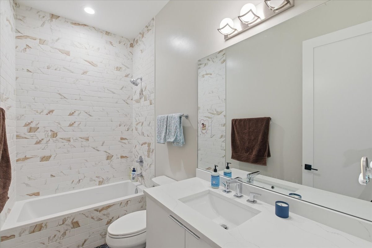 Building Photo - 3219 N Seminary Ave