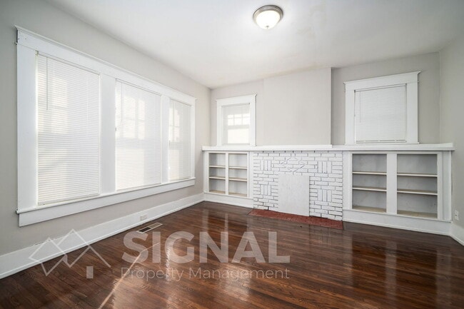 Building Photo - 1738 Damon St