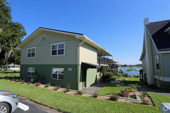 Side of building - Lake Silver Apartments