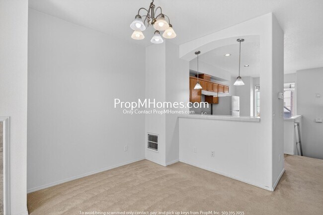 Building Photo - Spacious Three Bedroom Townhome in the Heart of Beaverton!