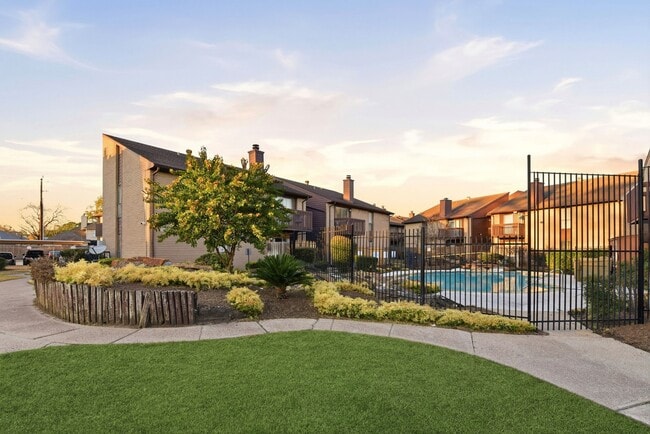 Building Photo - 12905 Woodforest Blvd