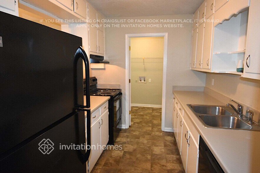 Building Photo - 1631 Daniel Ln