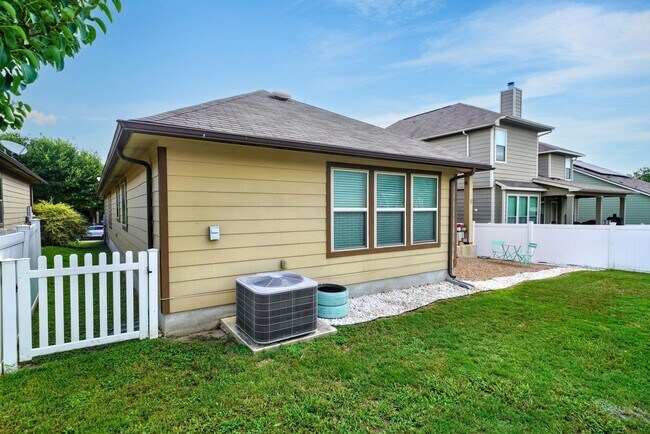Building Photo - Stunning 3-Bedroom Home with Office in Charleston Parke, Cibolo - Realtor Commission offered: $500