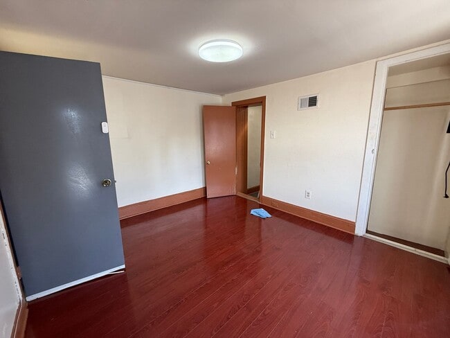 Building Photo - 5323 Catharine St
