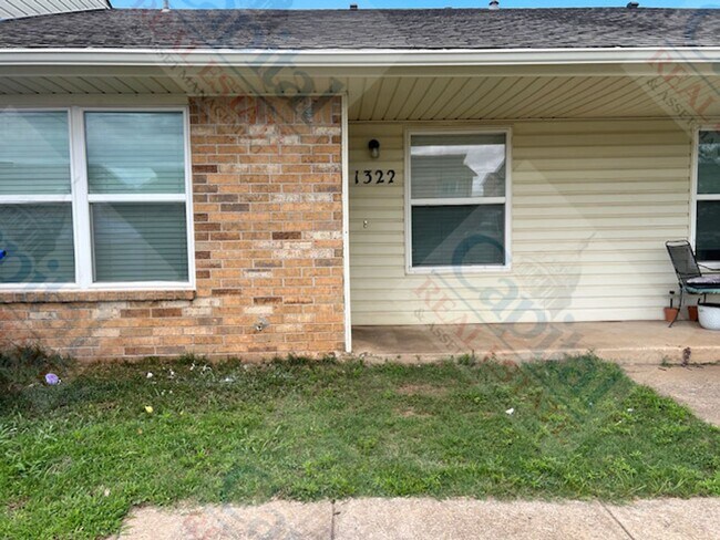 Building Photo - 1322 Glen Oaks Ct