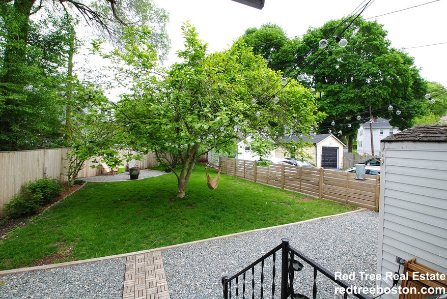 Building Photo - 841 Fellsway W