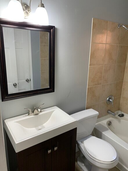 Building Photo - 4960 Kemper Ave