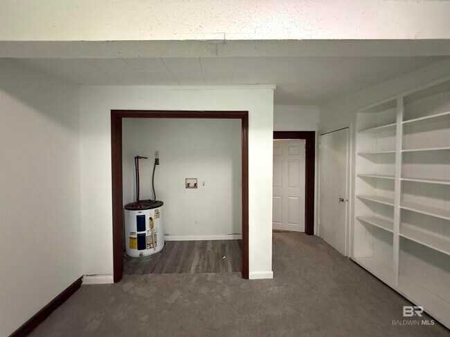 Building Photo - 672 Burden St