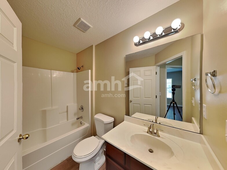 Building Photo - 612 Birchbark Trl