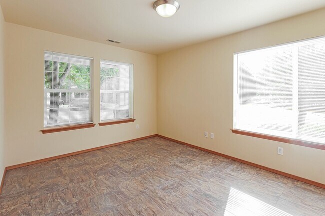 Building Photo - 6907 Desperado Dr SE