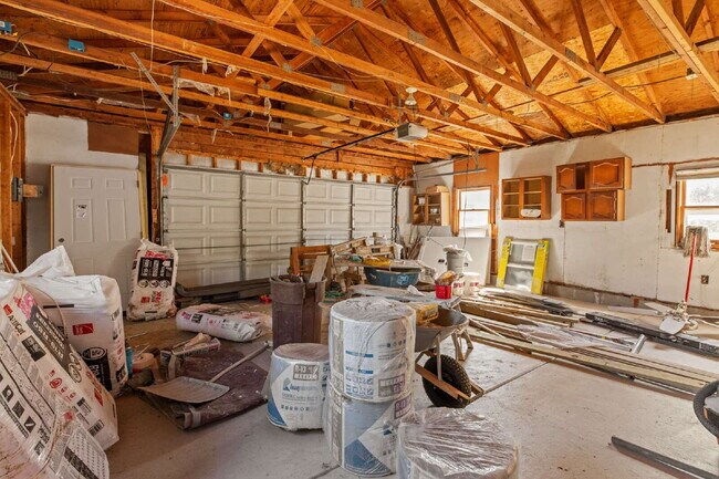 Building Photo - 1147 Inverness Dr