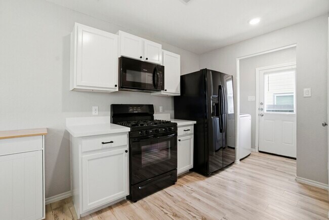 Building Photo - 11036 N Lake Mist Ln