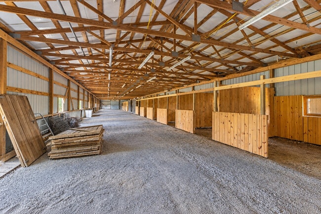 Building Photo - 1503 Cornersville Hwy