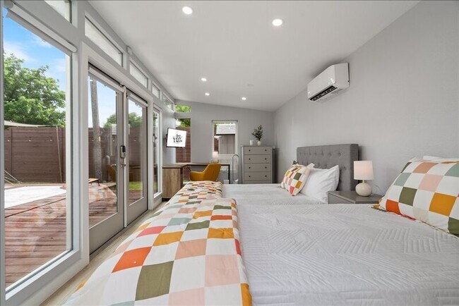 Building Photo - 6301 Santos St