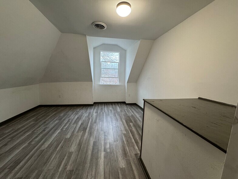 Second bedroom - 100 W King St