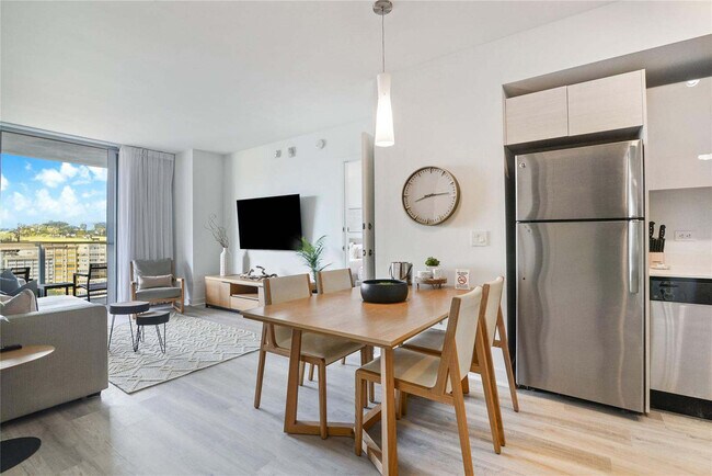 Building Photo - 2602 E Hallandale Beach Blvd