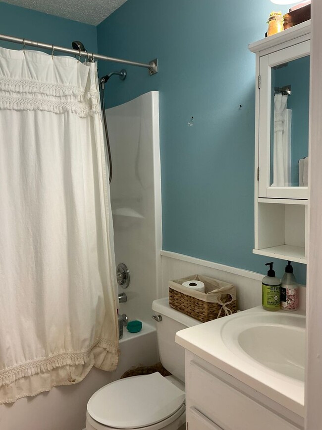 Building Photo - 2/2