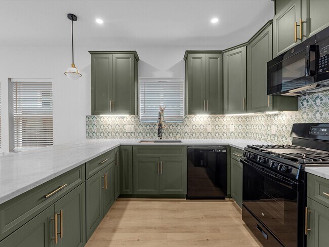 Building Photo - 900 Lucky St