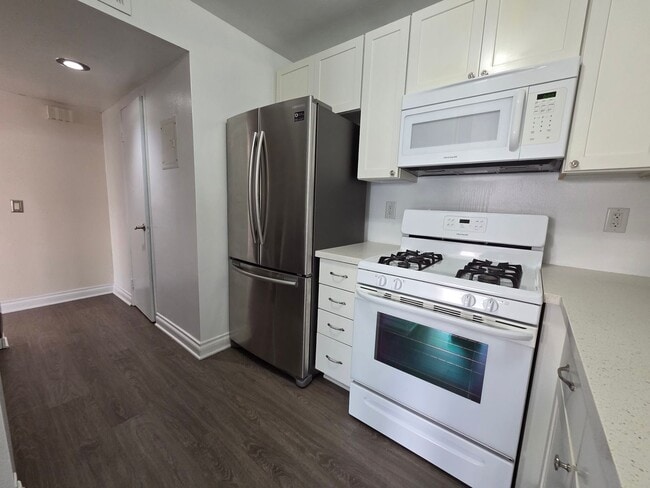 Building Photo - 3 Bedroom 2.5 Bath Town House