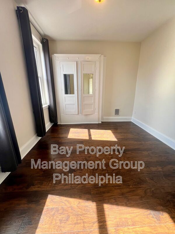 Building Photo - 2165 W Grange Ave