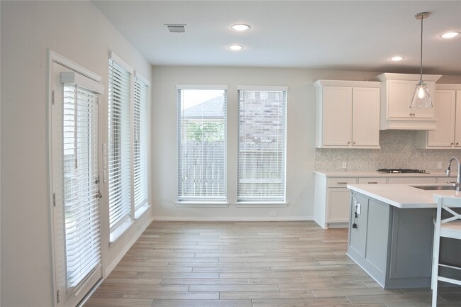 Building Photo - 24727 Tanoureen Dr
