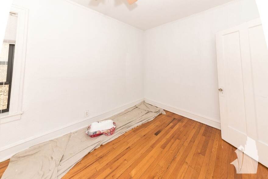 Building Photo - 629 W Cornelia Ave