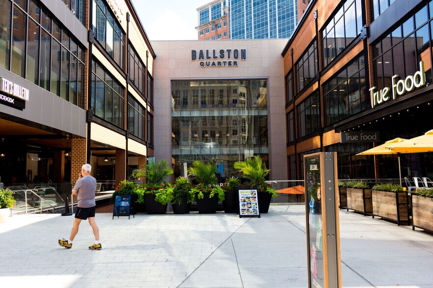Easy Walk to Ballston - 10 Minutes - 3515 Washington Blvd