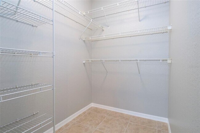 Building Photo - 8932 Manor Loop