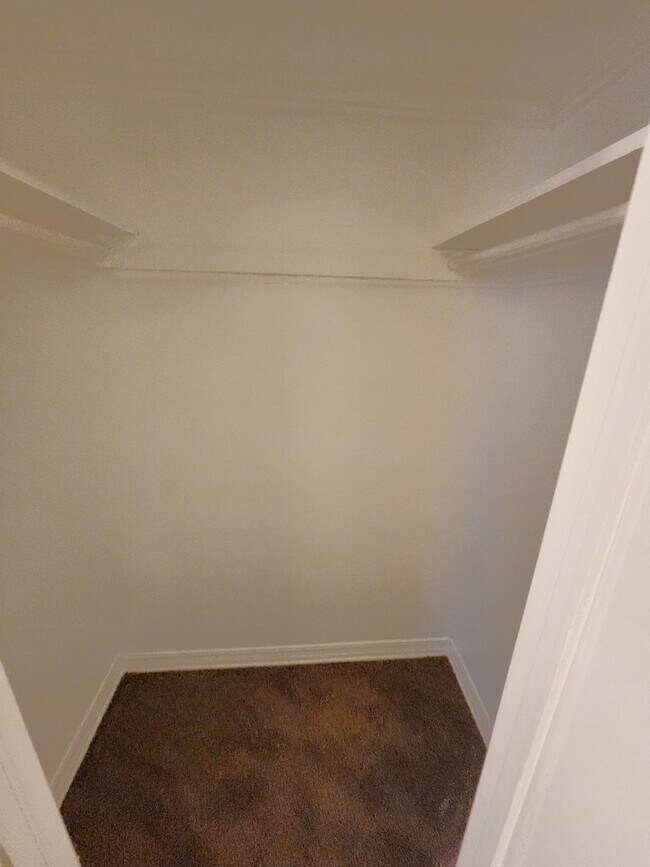 Building Photo - Beautiful remodeled 3BR, 1.5 Bth with garage and fenced backyard with newer stainless appliances
