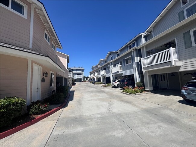 Building Photo - 5092 Guava Ave