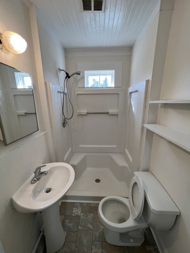 Building Photo - UPGRADED 2 Bedroom Home FOR RENT