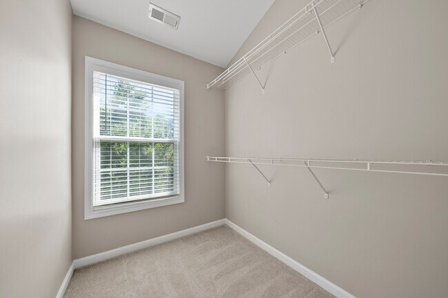 Building Photo - 3305 Chastain Gardens Dr NW