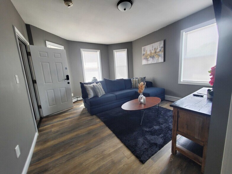 Building Photo - 3 Salmon St