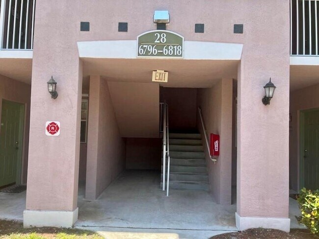Building Photo - 6812 W Sample Rd